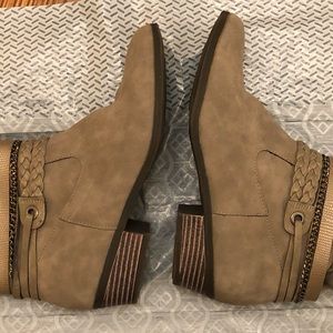 Girls Ankle Boots size 4